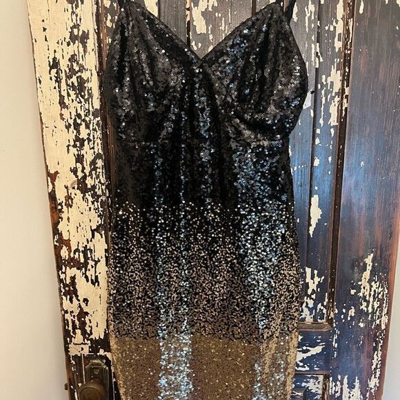 NWT women’s GUESS SL Kara sequin Ombre Dress. Size XS color is jet Black/Gold. - Picture 2 of 7